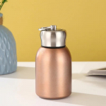 1 tk 300ml isoleeritud roostevabast terasest reisikruus - hoiab joogid tunde kuumana v&otilde;i k&uuml;lmana - ideaalne telkimiseks ja reisimiseks. 300ml