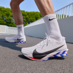 Nike Streakfly 2 'Valge Racer Blue Bright Crimson Must' 40.5