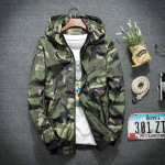Tuulejoped Meeste vabaaja kevadkapuutsiga kamuflaažjakk Meeste t&auml;navar&otilde;ivad Hip Hop spordir&otilde;ivad Camo s&otilde;jav&auml;e jope riided L armee roheline v&auml;rv