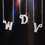 Peen Letter AZ ripatsiga kaelakee naistele heleda tsirkooniumoksiidiga elegantse s&uuml;nnip&auml;evakingitusega