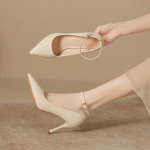 Uue stiili terava otsaga stiletto k&otilde;rged kontsad &uuml;he pandlaga kingad Pendelt&ouml;&ouml;jalatsid Sobivad naiste kingad 34 must