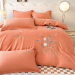 Elegantne puuvillane harjatud neljaosaline voodipesukomplekt: &Uuml;hev&auml;rviline nahas&otilde;bralik voodilina ja tekikott. 1.5m Bed Sheet Set [Duvet 200X230] Four-Piece Set