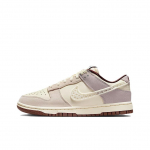 Nike Dunk Low LX heegeldatud Swoosh naiste tossud kreemjas pehme-p&auml;rlmutterlinnase IH7353-010 40.5