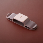 Pistikupesa hoidik Toiteriba Seinale paigaldatud mopi plaastripaneel seinakleebis Naelavaba j&auml;lgedeta p&ouml;&ouml;ratav vooluriba fikseeritud kontrast sinine