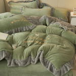 S&uuml;gis- ja talvevoodi piimane sametist neljaosaline komplekt paksendatud soe tikandiga korallveluurist &uuml;hekordne tekikott lina Arktika sametist kolmeosaline komplekt Quilt cover 220*240cm