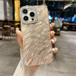 Luksuslik Flash Diamond objektiivi raam Dazzling Water Ripple &uuml;mbris iPhone 15 Pro Max 14 Plus 13 12 Pro 11 k&otilde;ikeh&otilde;lmavate kukkumiskaitse&uuml;mbriste jaoks iPhone 11 valge