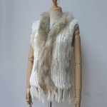 Naturaalsest k&uuml;&uuml;liku karusnahast kootud vest tutikarvaga, soe varrukateta naiste karusnahk pesukarukarva kaunistusega XS