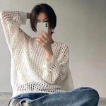 Kootud aukudega p&auml;ikesekaitse riided naistele suvel, &otilde;huke ja avar disain, ni&scaron;&scaron; ja ainulaadne, rippuv pikkade varrukatega topp, topp S valge