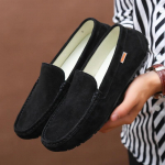 Suvised meeste vabaajajalatsid Moodsad meeste kingad Suede nahast mokassiinid Meeste mokassiinid Uued slip-on meessoost madalad s&otilde;idukingad Klassikaline 42 must