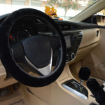 Auto rooliratta kate K&auml;iguvahetus k&auml;sipiduri katte kaitse Dekoratsioon soe &uuml;lipaks pl&uuml;&uuml;skrae Pehme must roosa naiste mees must