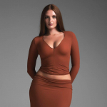 YYFS naiste moe vabaaja kevads&uuml;gisene &uuml;hev&auml;rvilise tr&uuml;kiga pikkade varrukatega V-kaelusega pluusid ja s&auml;rgid S tumesinine v&auml;rv