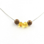 Pierres et Min&eacute;raux. Collier 4 perles bois 8 mm + Ambre v&eacute;ritable de la mer Baltique Chaine en acier inoxydable.