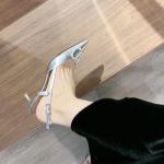 pandlaga k&otilde;rge kontsaga tagant avatud stiletto sandaalid naiste uued suvised terava ninaga &uuml;hed kingad koos rhinestone nahaga 8cm 33 yards