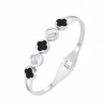 Roosakullast roostevabast terasest neljaleheline ristik, teemandiga inkrusteeritud avatud k&auml;ev&otilde;ru, mis ei tuhmu