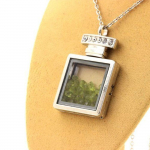 Pierres et Min&eacute;raux. Collier P&eacute;ridot brut. Mod&egrave;le flacon.