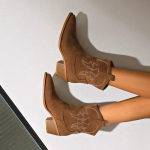 Moodsad l&uuml;hikesed l&auml;&auml;ne-cowboy saapad naistele paksu seemisnahast kontsa ja terava V-kujulise dekolteega Skinny Briti stiilis Retro l&uuml;hikesed saapad f 36 pruun