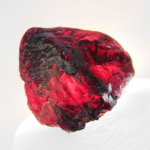 Looduslik Punane Rubiin 194ct Toores Sertifitseeritud Lahtine V&auml;&auml;riskivi 17.6 mm punane