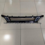 Esipamperi alumine viimistluspaneel 2019. aasta Mitsubishi Outlanderile must