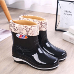 T&auml;iskasvanute mood libisemiskindlad veekindlad l&uuml;hikesed saapad Naiste l&uuml;hikesed torus olevad veejalatsid Kulumiskindlad vesisaapad Vihmasaapad Naiste vihmasaapad 41 beež/must