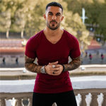 Muscleguys Suvi uus mood Puuvillane soliidne T-s&auml;rk Meeste Causal Basic Stiilne V-kaelusega T-s&auml;rk Meeste Kvaliteetne J&otilde;usaalir&otilde;ivad Spordi Topid T-s&auml;rk M must