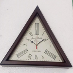 Puidust kolmnurkne seinakell Dekoratiivne seinakell Puidust seinakell koju, kontorisse, 30,48 cm