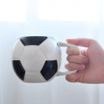 400ml Football Shape keraamiline kohvikruus k&auml;epidemega kuumakindlad jalgpalli pallikruusid veepiima ja kohvi-tee tassi jaoks Loominguline kingitus 401-500ml valge