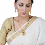 Naiste pikk pulmakee Estele kullamise ja etnilises stiilis tsirkooniumiga, p&auml;rlite ja v&auml;rviliste kividega