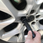 Autorataste detailide harjade komplekt, mis sobib ideaalselt rehvide, rataste ja velgede puhastamiseks auto rummu kruvide puhastusharja automaatse puhastusvahendiga
