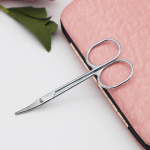 Roostevabast terasest kulmude trimmimise k&auml;&auml;rid &ndash; kulumiskindel ilut&ouml;&ouml;riist