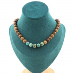 Pierres et Min&eacute;raux. Collier perles Chrysocolle de Namibie qualit&eacute; 7A + bois 8 mm. Chaine Collier femmes, hommes. Taille personnali