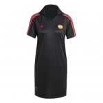 Adidas SS25 Spordi elustiili seeria Tikitud Manchester Unitedi logo Mugav mitmek&uuml;lgne lihtne vabaaja l&uuml;hikeste varrukatega kleit Naiste kleidid JF0385 XL