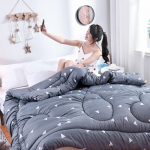 Kogu hooaja masinpestav puuvillane tekk &uuml;hiselamutele: Ideaalne kevadiseks, s&uuml;giseseks ja talviseks kasutamiseks kaheinimese v&otilde;i kahekordse suurusega voodites. 150x200cm 1kg