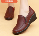 Uued kevadised naiste kingad Vabaaja naiste nahast kiilukingad Daamide slip-on Mugavad mustad t&ouml;&ouml;kingad Kingad 37 brown