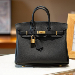 Kuldne pandlaga h&otilde;bedane pandlaga pealmine kiht veisenahast togo nahast plaatinakott (togo-2530BK) 25cm/strapless