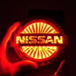 10,6cm 11,7cm LED-valgustusega embleem Auto tagumine embleem Kleebis Nissan XTrail Qashqai Tiida Teana NP300 Sentra Altima Modifikatsiooniks punane