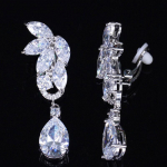 Kvaliteetsed CMM-i naiste kuuptsirkooniumoksiid-k&otilde;rvaklambrid valge