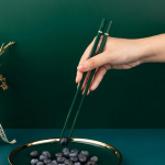 Rohelised s&ouml;&ouml;gipulgad Sushi-nuudlid S&ouml;&ouml;gipulgad Korea lauan&otilde;ud s&ouml;&ouml;giriistade komplekt K&ouml;&ouml;gibaari tarvikud Toiduvalmistamise t&ouml;&ouml;riistad 1Pair roheline