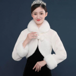 Pruudi kunstkarusnahast m&auml;hitud &otilde;htukleit Bolero Cape pulmajoped