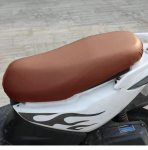 Veekindel nahast istmekate elektrimootorratastele, rolleritele ja akuga autodele. Universaalselt sobilik igal aastaajal. Universal Seat 80x60 cm helepruun v&auml;rv