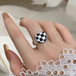 Bella Box Soo Must-valge Male Tilk Glasuur Valge Vask Korea Ni&scaron;i Disain Avatud Ring naine Opening Adjustable valge