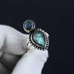 Naturaalsest labradoriidist reguleeritav 925 h&otilde;bedane s&otilde;rmus &ndash; sobib USA suurustele 6&ndash;10 &ndash; k&auml;sitsi valmistatud Boho ehted naistele ja meestele, s&otilde;brap&auml;eva kingitused Adjustable must