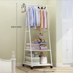 Liigutatav riidepuu Kolmnurkne riiul riietele vaheseinaga Kodune riidepuu Seisuv riidekorraldaja magamistuppa valge