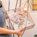 Kohandatud peeglilillega kinkekarp &ndash; akr&uuml;&uuml;list l&auml;bipaistev disain koos korvikaanega