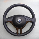 K&auml;sitsi &otilde;mmeldud must nahast libisemiskindel auto roolikatte kate BMW e39 e46 325i e53 X5 jaoks style 3