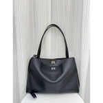Suure Mahutavusega Nahast T&otilde;mblukuga K&auml;ekott Naistele Pehme T&auml;istera Veisenahast &Otilde;lakott Streetwear &Scaron;ikk Crossbody Black Silver Buckle Large gray