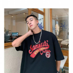 Meeste T-s&auml;rgid Graafilise tr&uuml;kiga kirjaga Moebr&auml;ndi t-s&auml;rgid meestele &uuml;lisuured t-s&auml;rgid Meeste r&otilde;ivad Vabaaja T-s&auml;rgid Meeste Suvine Korea Retro M must