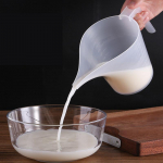 1000 ml suur lehterkann l&auml;bipaistev Easy Pour m&otilde;&otilde;tetops pika tilaga plastist m&otilde;&otilde;tetopsiga K&ouml;&ouml;gi toiduvalmistamise k&uuml;psetusvahendid 1pc plastic funnel pitcher