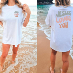 Loves You Mugavus V&auml;rvid T-s&auml;rgid Christian S&auml;rk Christian Sviiter Jeesuse s&auml;rk Piiblisalm S&auml;rk Mugavus V&auml;rvid T-s&auml;rgid Christia S valge