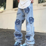 2024. aasta moodsad retropestud distressed teksad, meeste tikitud plaaster, t&auml;nava vabaaja sirged p&uuml;ksid S sinine