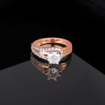 Naiste kaunis Estele solitaire-s&otilde;rmus roosakulla ja tsirkooniumoksiididega s&otilde;rmele